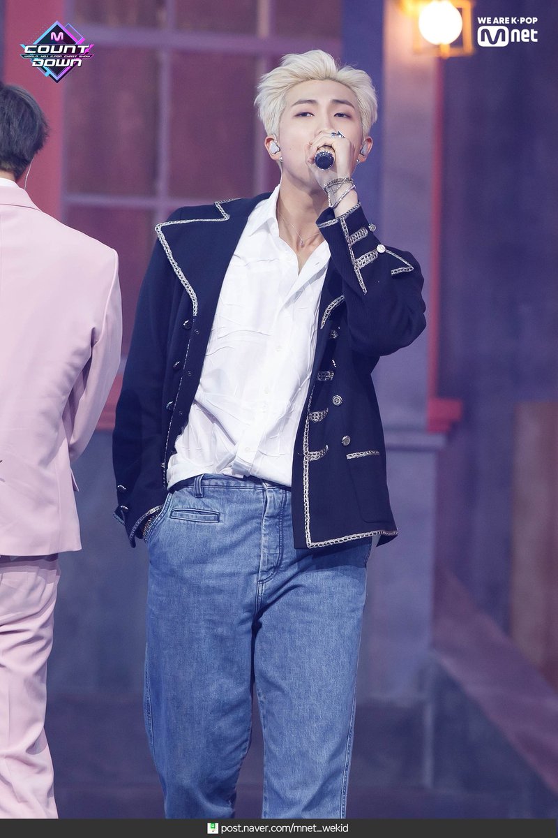 RLarioja's tweet photo. 📍 MCountDown @BTS_twt
.190418
.
. RM
.
.
#MAP_OF_THE_SOUL_PERSONA #Dionysus #BTS #방탄소년단 #MCOUNTDOWN #BoyWithLuv https://t.co/dEYbRa7Jf9