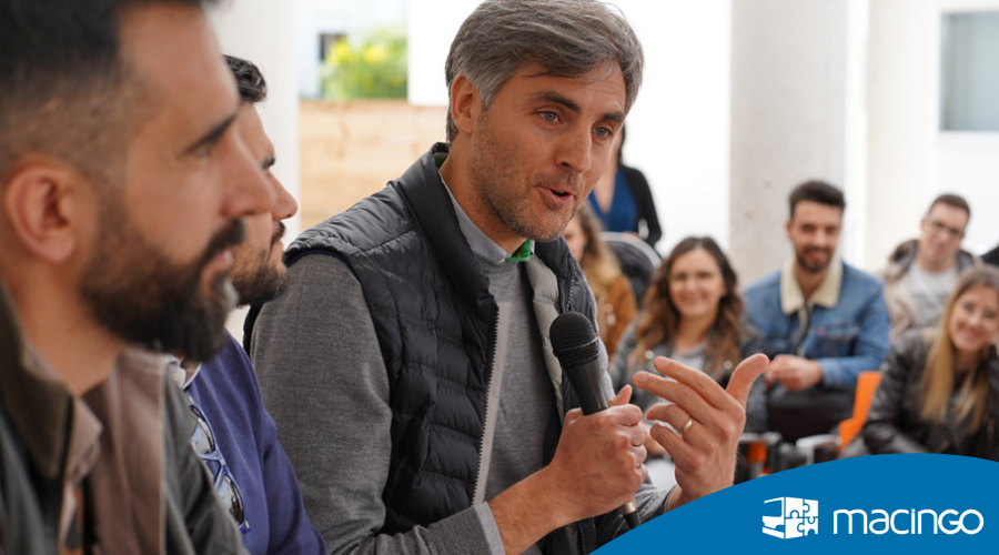 macingoIT's tweet photo. Qualche giorno fa’ Macingo era presente al #WAKEUPFUTURE organizzato da @GoodwillTeam. 😄💪

Dopo un serrato “Quizzettone” di @casasurace il nostro CEO è stato nominato MIGLIOR STARTUPPER DEL SUD, con attestato firmato da Nonna Rosetta!!! 😎👵🔝

#Macingo #trasporti https://t.co/pZ3hlHUBLs
