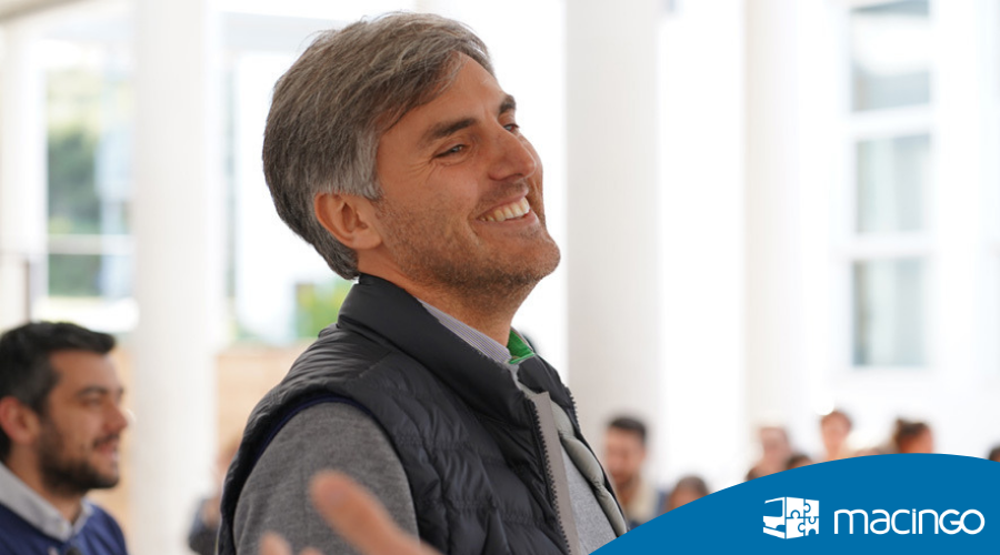 macingoIT's tweet photo. Qualche giorno fa’ Macingo era presente al #WAKEUPFUTURE organizzato da @GoodwillTeam. 😄💪

Dopo un serrato “Quizzettone” di @casasurace il nostro CEO è stato nominato MIGLIOR STARTUPPER DEL SUD, con attestato firmato da Nonna Rosetta!!! 😎👵🔝

#Macingo #trasporti https://t.co/pZ3hlHUBLs