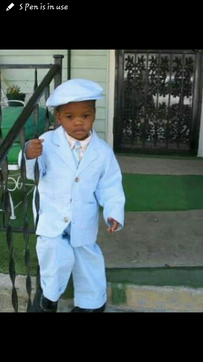 65Bulet's tweet photo. #tbt We can't get him to dress up like this anymore, but #EasterSuit looks from the past! They really don't make a lotta cute clothes for little boys,so I was very sad when he outgrew that trenchcoat!😣😍
#HappyEaster https://t.co/CBeHbZamFt