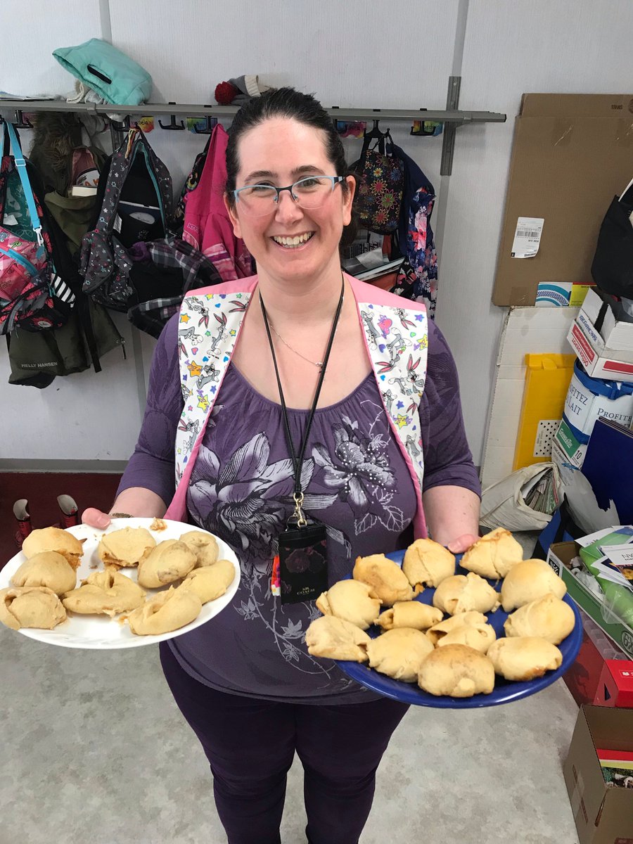 StCatPVNC's tweet image. Mme. Nolan and the Resurrection Rolls! #pvncleads #pvncprays #HolyThursday