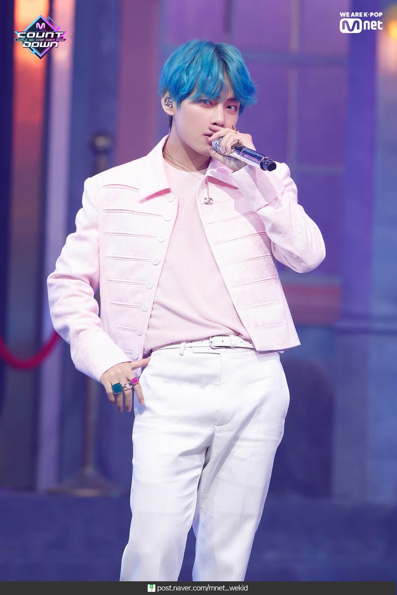 RLarioja's tweet photo. 📍 MCountDown @BTS_twt
.190418
.
. V
.
.
#MAP_OF_THE_SOUL_PERSONA #Dionysus #BTS #방탄소년단 #MCOUNTDOWN #BoyWithLuv https://t.co/H3IheBC4m3
