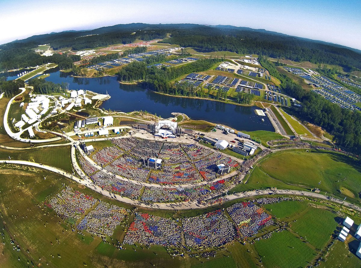 UKContingent's tweet photo. Hands up π who's been to a big international experience before! What would be your top tips for first timers? #UK24WSJ https://t.co/MyfL0KoSFe