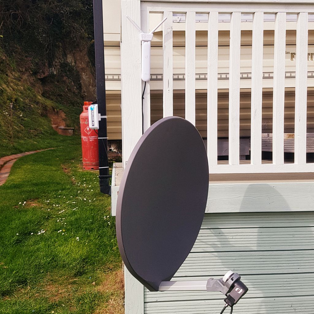 PembsDigital's tweet image. End of a long day today but all done :)
A new fiberglass dish and secure guest WiFi for a lovely chalet let near Broad Haven
Happy Easter to all :) 🥚🍺