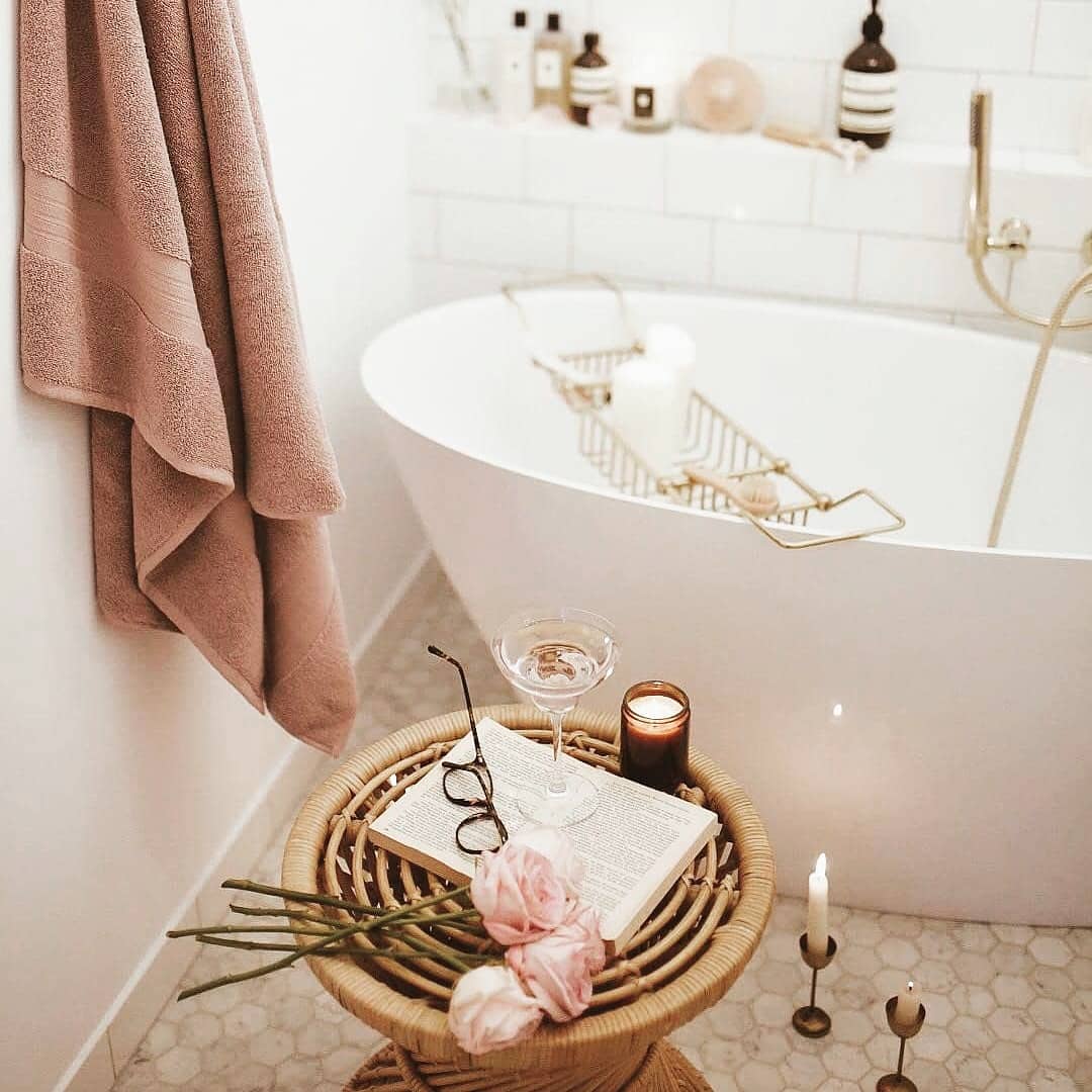 MuCharmOfficial's tweet photo. تابعينا على الانستقرام #MuCharm خيارك لبيت الأحلام 💚

#interiordesign #details #homedecor #mucharmhome 
#مودرن #ديكورات_داخليه #ديكور_مودرن #ديكور_عصري #ديكوريشن #تصميم_داخلي #تفاصيل #مرآة #حمام #السعودية🇸🇦 https://t.co/JPwlBCTXHU