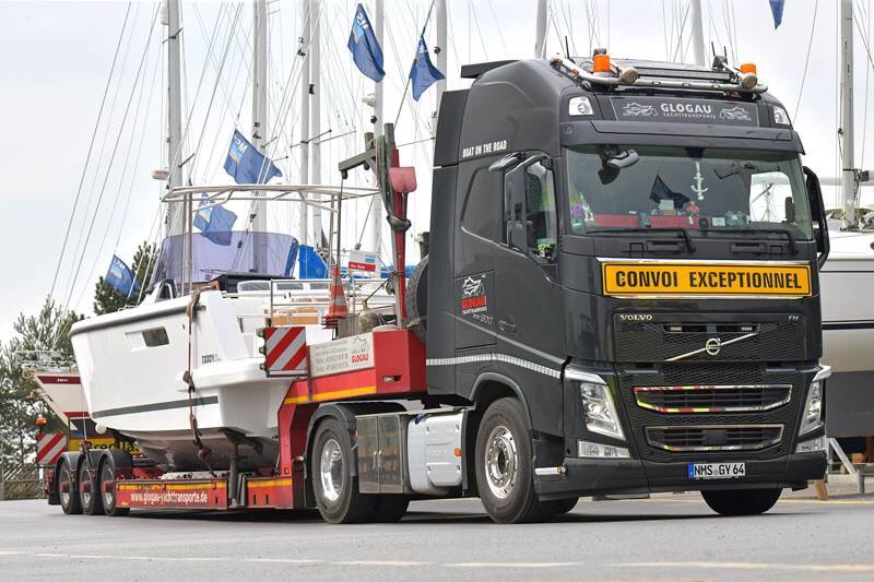 abnormal_loads's tweet photo. A small boat move today into #HamblePoint with @Glogau #AbnormalLoad https://t.co/ZPkIURmVkT