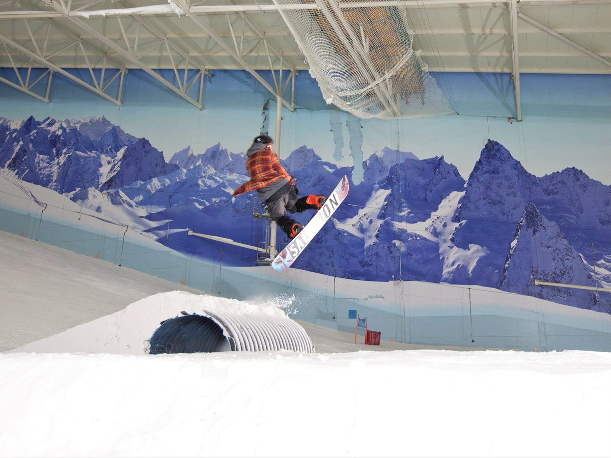 Chill_Factore's tweet photo. They’re back. We’ve got features out on the slope every Wednesday – Friday for the rest of summer! https://t.co/tBquGPjQMz #snowfeatures #ski #snowboard #skills #BankHolidayWeekend https://t.co/YdMcgTzPVX