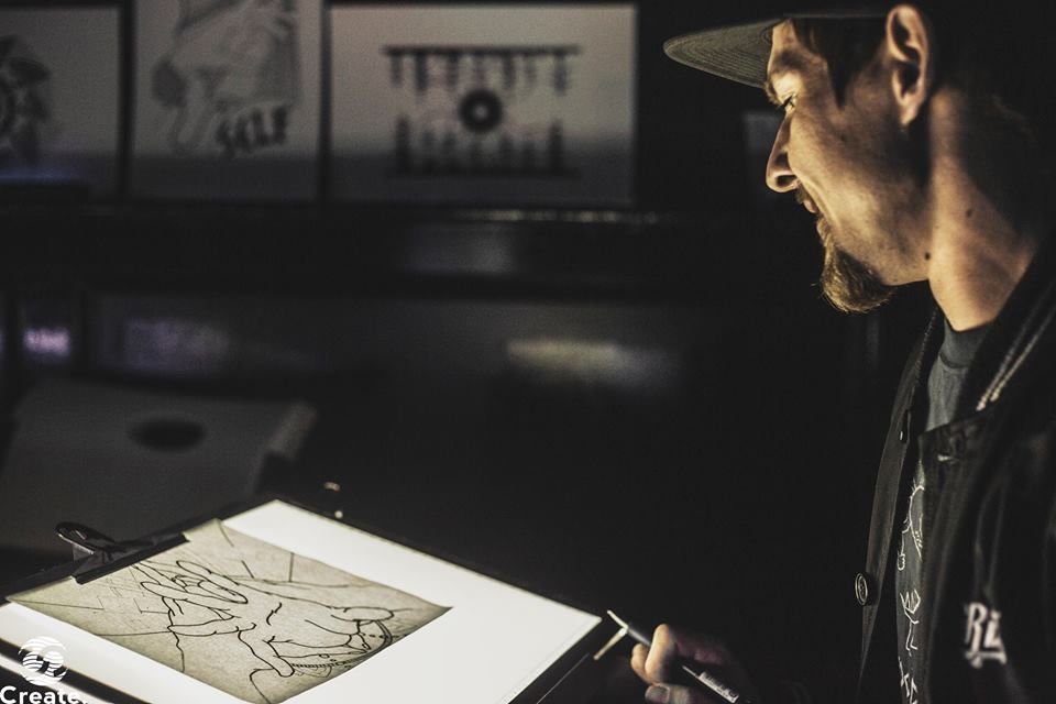 createmusicart's tweet photo. Come catch @MurphyFuller Media's hands on Live Art on May 11th @ Bass Planet โข Ft. @dredlokvibes (Birthday Set) + Froggy P + @phyphr + STVTIC. + DJ Crossfire at @BlindTigerGso ๐โค๏ธ๐ต๐จ
FREE TICKETS ๐ซโก๏ธ https://t.co/Ubx5NSzBpB
#CreateMusicArt
๐ธ: nvtevisuals https://t.co/T9krwZMTlC