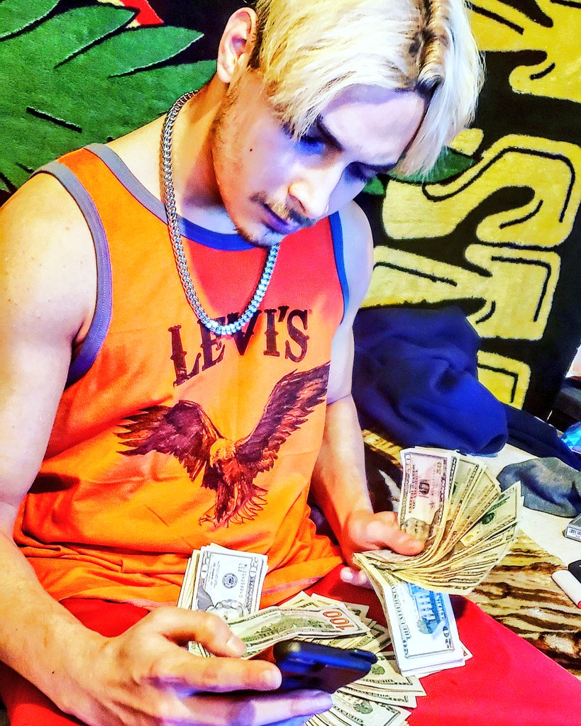 Half Of Us Ain't Even Got A Whip But We Tryina Grip Grain First Step Is Go And Get Breaded. 💰💸🔌💯❄ #ThursdayThoughts #MoneyTalks #ThursdayMotivation #levis #MichiganMade #SNOWBOY❄