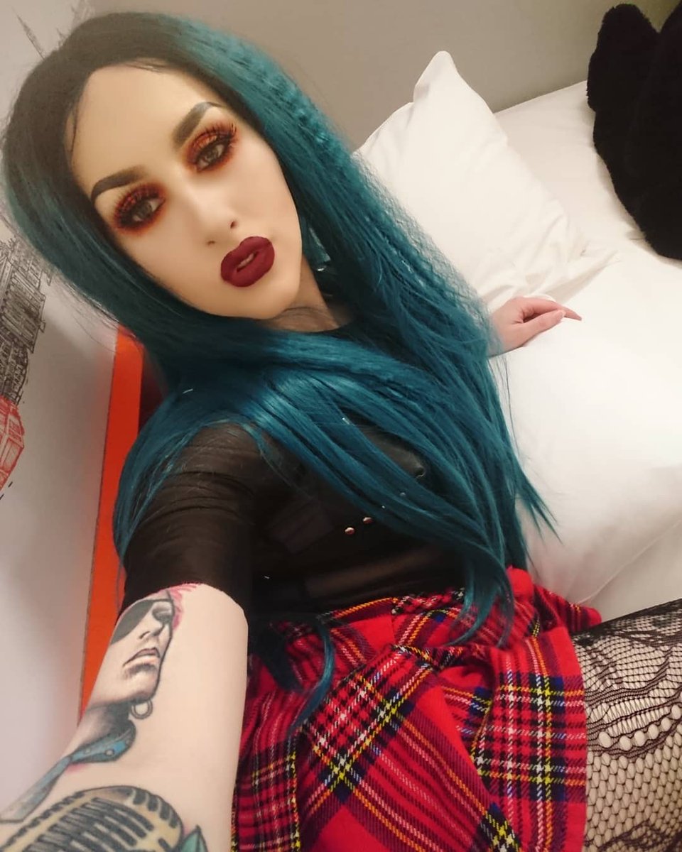 Lauralucky13's tweet photo. My @AdoreDelano inspired look for #APizzaMeTour in Glasgow on Sunday 💙 https://t.co/AJdS4hJ5De