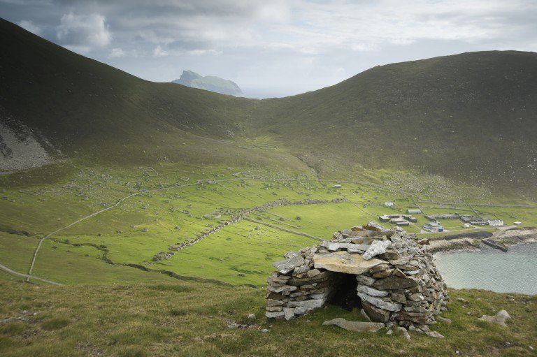 HistEnvScot's tweet photo. St Kilda, remote islands 100 miles off Scotland's west coast, was home to humans for 4,000 years until a mass evacuation in 1930. Today the World Heritage Site hosts Europe's largest seabird colony as well as unique populations of sheep, field mice and wrens. #WorldHeritageDay https://t.co/p1AsVoplYU