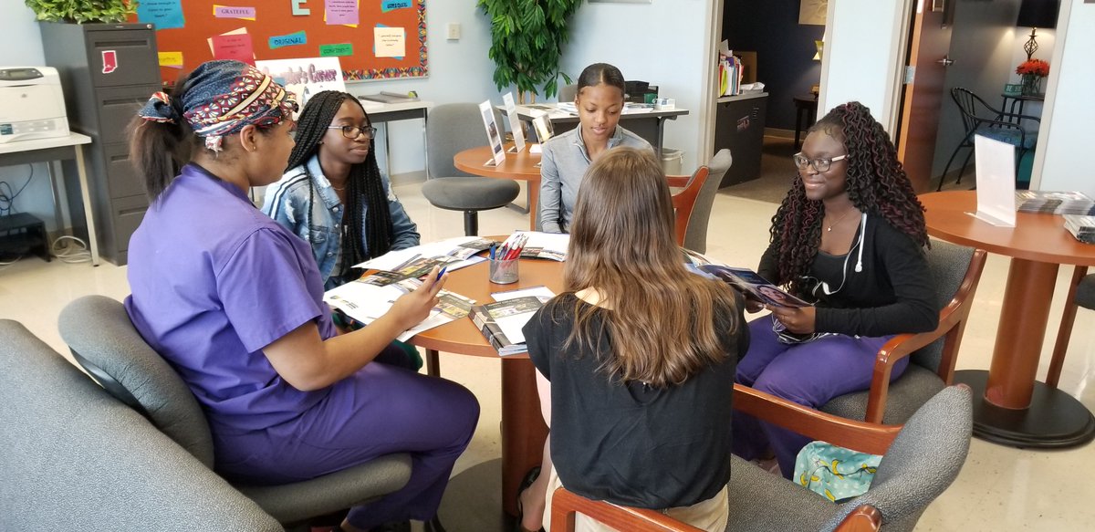 rca_media's tweet photo. A lot of "AWESOMENESS" going on at RCA Counseling and Career Center. Sophomores and Juniors meeting with Emory University's recruiter. #RCAROCKS https://t.co/jAQWqRNVBy