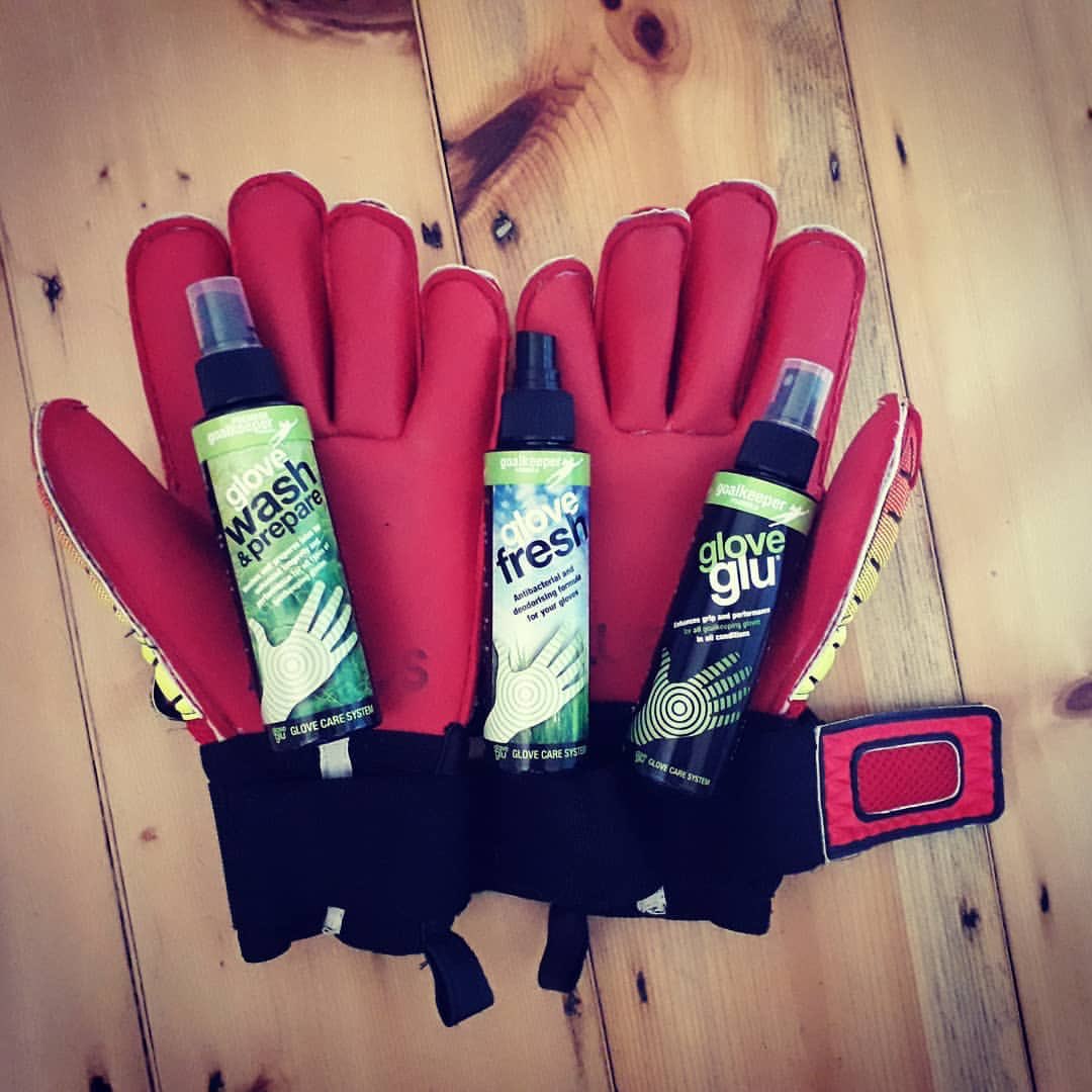 gloveglu's tweet image. The only 3 products you need 🔥

#getagrip #keepemclean #goalie #gkunion
