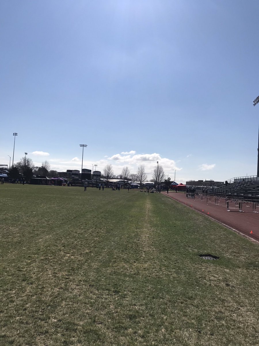kerneltf's tweet image. Another beautiful day for a track meet. The Kernels are ready to go in Pierre. #gokernels #trackseason #timetocompete