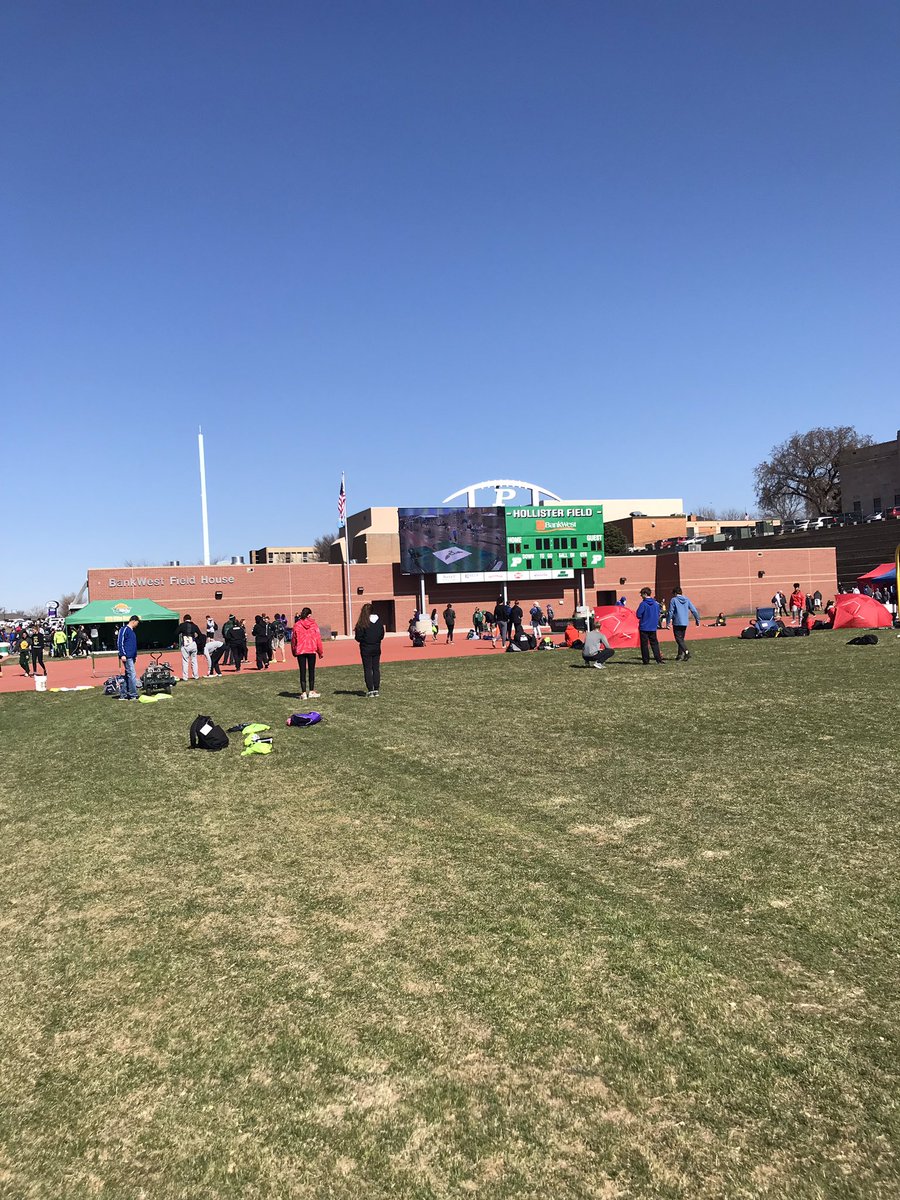 kerneltf's tweet image. Another beautiful day for a track meet. The Kernels are ready to go in Pierre. #gokernels #trackseason #timetocompete