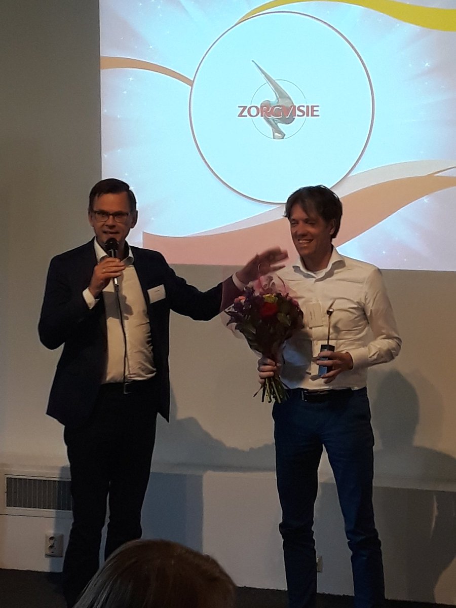 WilkeSmeenk's tweet photo. Wowwww. Onze collega en inspirator @PeterdeVisser1 mag zich zorgmanager vh jaar noemen. Gefeliciteerd Peter, helemaal verdiend. TROTSSSSSS @Incluzio @facilicomnl @Zorgvisie https://t.co/9BL0W8w1DO