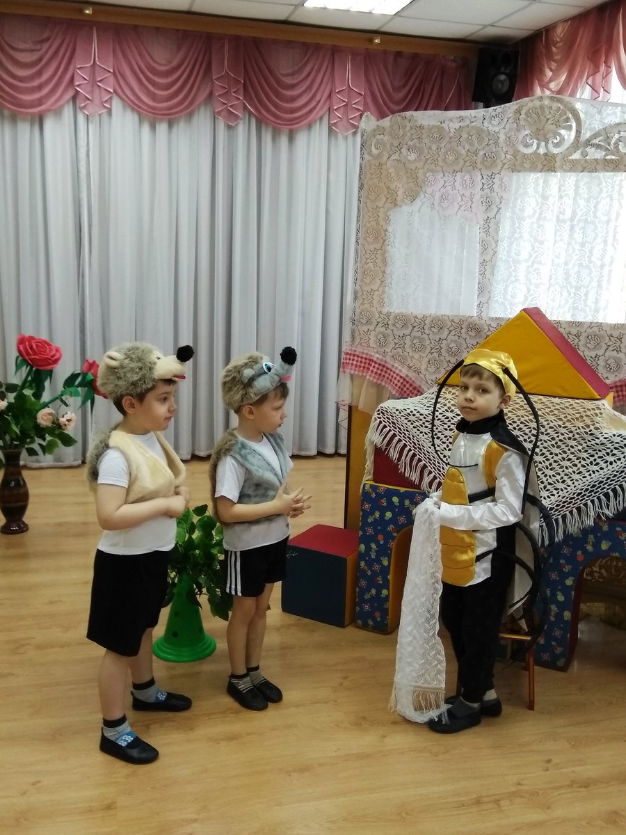 lara0061's tweet photo. В ДО 1781 Школы 1582 прошла премьера сказки "Про Паучка". Дети младшей группы с удовольствием посмотрели выступление детей старшей группы. https://t.co/PIjwBTglLB