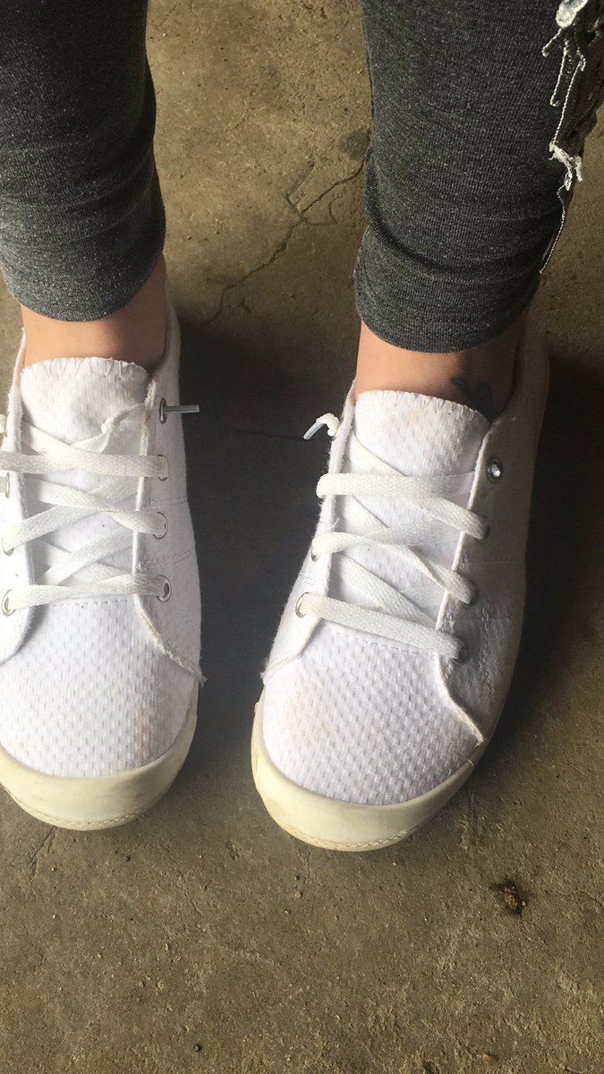 britttanybeee's tweet photo. About those Walmart shoes https://t.co/KDeyqWUyi3