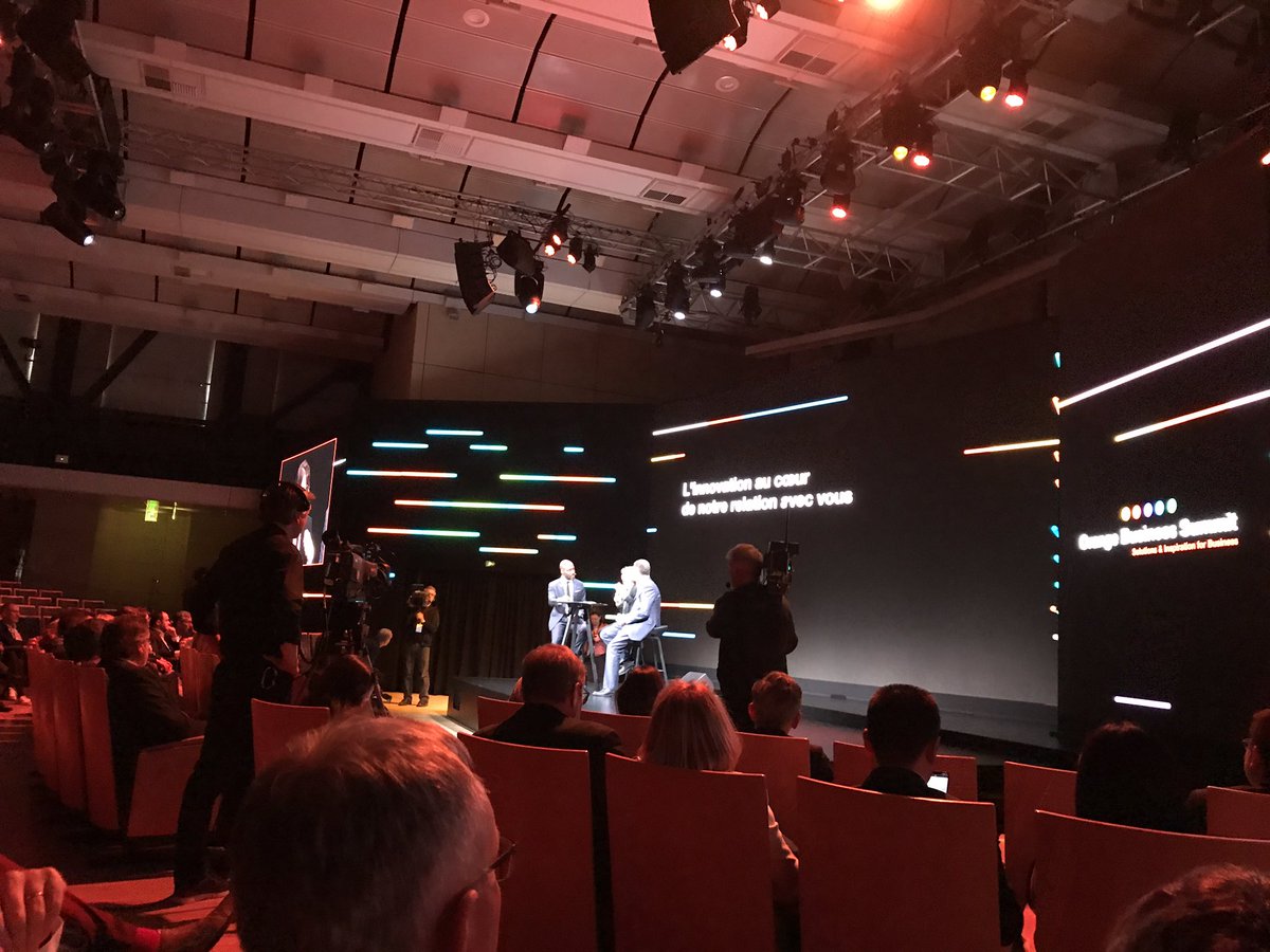 La puissance de calcul du #cloud partout même dans nos poches rendra tout dispo tout le temps tout de suite #5g <a href="/mno_jl/">Mari-Noëlle Jégo-L</a> #OBSummit