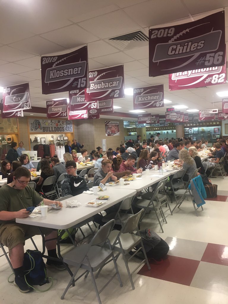 GrishamRHS's tweet photo. Thank you to the Noon Rotary for recognizing our kids for the CORE luncheon!!! Students have to have a Gold Card (3.5 GPA or above) or have improved a card because of their improved grades to get the lunch!!
#RollaBulldogs https://t.co/ePSnCIif2a