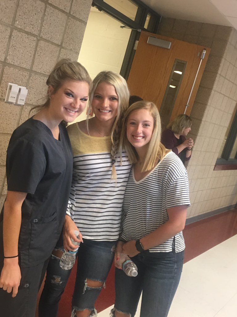 GrishamRHS's tweet photo. Thank you to the Noon Rotary for recognizing our kids for the CORE luncheon!!! Students have to have a Gold Card (3.5 GPA or above) or have improved a card because of their improved grades to get the lunch!!
#RollaBulldogs https://t.co/ePSnCIif2a