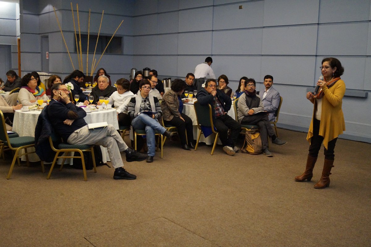 SEREMI_EDUC_V's tweet photo. En #ViñadelMar Seremi de Educación realizó Jornada con Establecimientos de Adultos de la región sobre el uso y análisis de datos bajo la metodología de investigación de acción, en cooperación con @upla_comunica. #ChileLoHacemosTodos #EPJA https://t.co/XZjJ8MrGPh