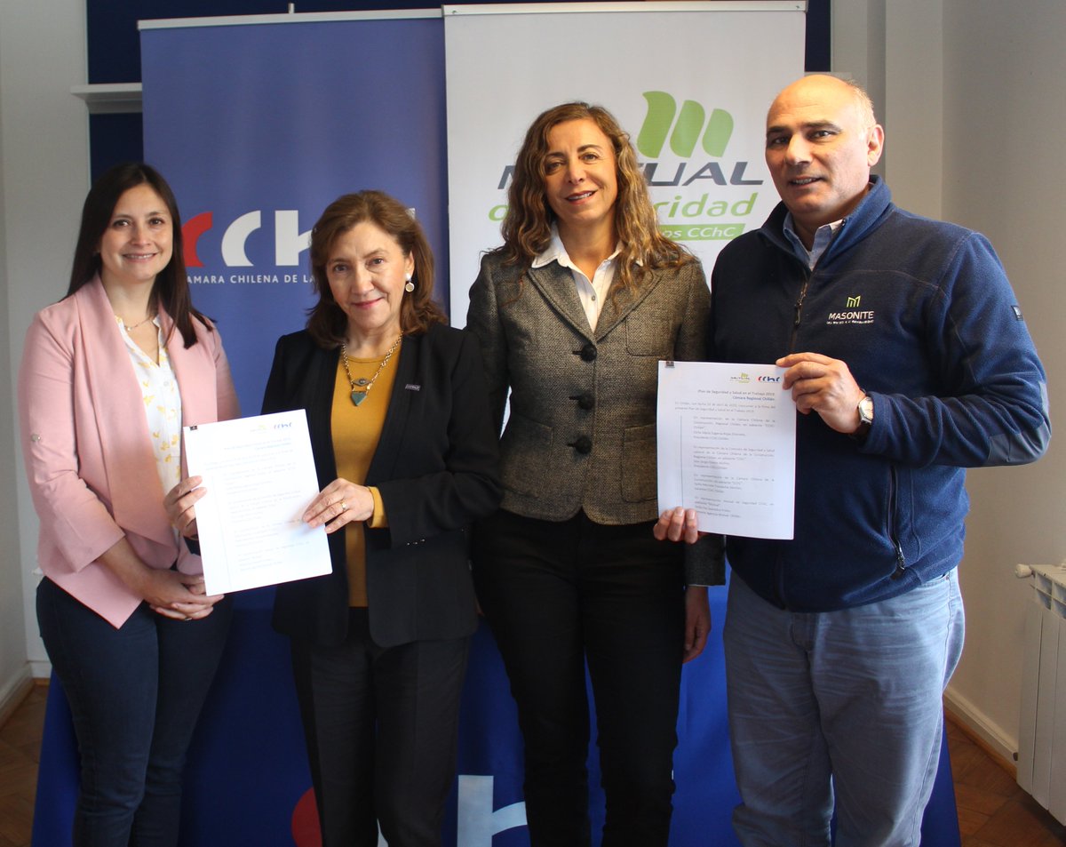 CChCChillan's tweet photo. La @CChCChillan y @mutualcchc firmaron convenio de colaboración para reafirmar compromiso con la  seguridad de los trabajadores y sus familias. Nuestra tasa estimada de accidentabilidad 2019 es de 1.56 cifra que buscamos disminuir hasta alcanzar los #0accidentes https://t.co/9B95v0xwa9