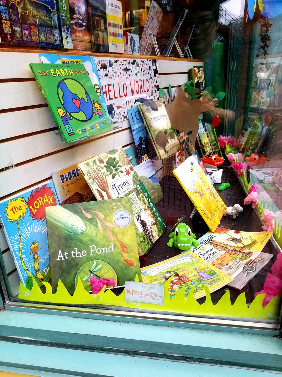 NimbusPub's tweet photo. I spy #MyFirstBookOfCanadianBirds and #BeACityNatureDetective in this beautiful #EarthDay window @BookCityTO Danforth! https://t.co/9MCpNu7dPp