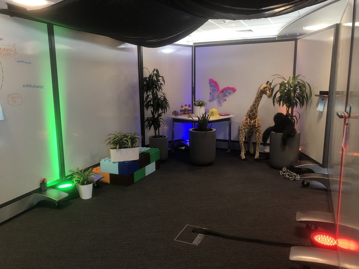 connie_parkin's tweet photo. What a fab day at work, giving some love to our space spring cleaning with this bunch.. and spreading some social media spirit to the team (I hope!) โ๐ฝ๐ฅฐ #CapgeminiASE #lifeatcapgemini #creepin #porthole @CapgeminiASE https://t.co/R5W6xtogUj