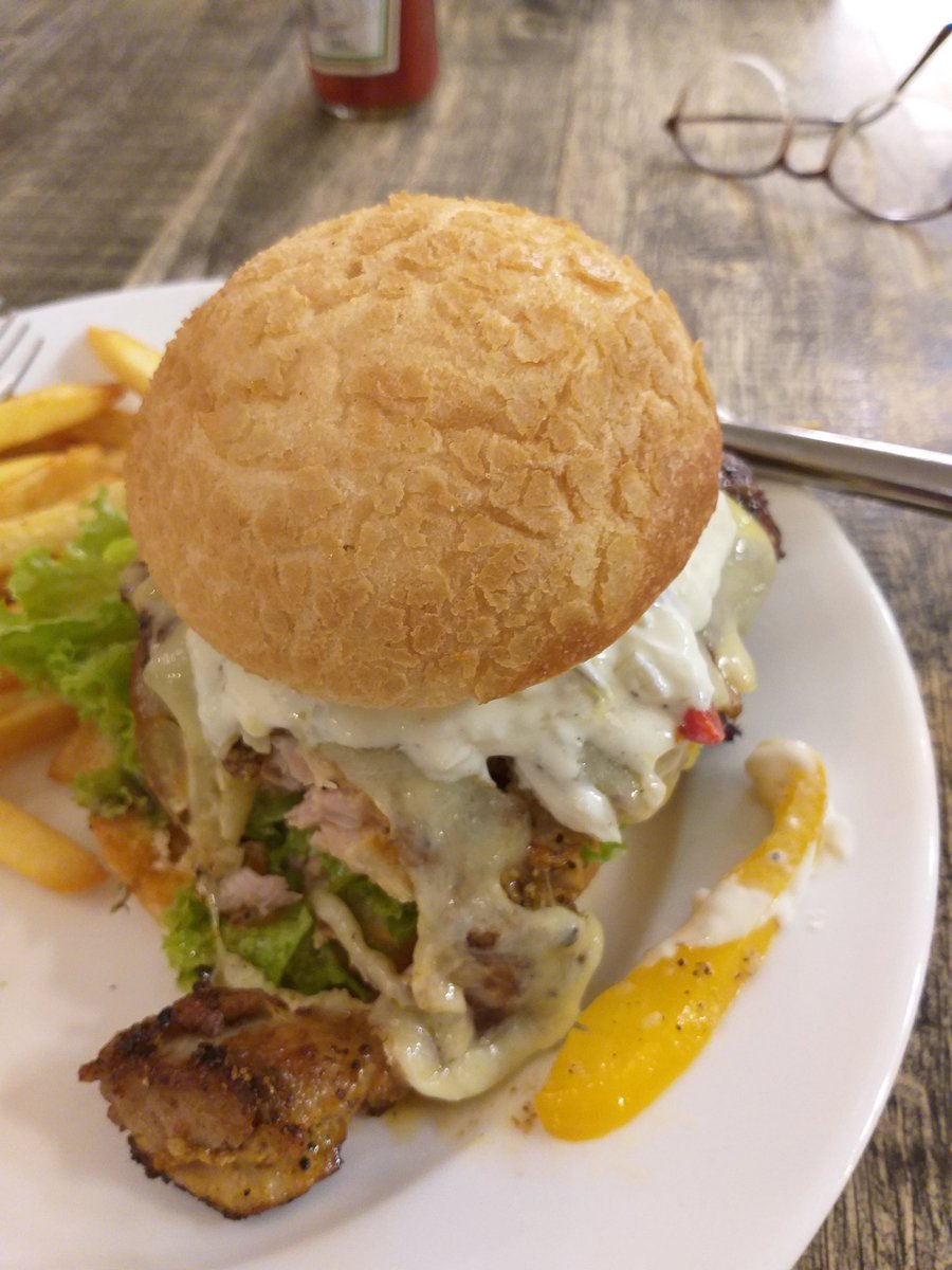 ZidnPhotos's tweet photo. Delicious #Chicken #Burger for lunch in #KualaLumpur Bonjour Restaurant #Intermark moist tasty feeling!
#Chickenburger @malaysiafoodie @mfoodhunt @MalaysiaFood @FoodPornMlaysia #kualaLumpurfood https://t.co/s3lP2EcjZt