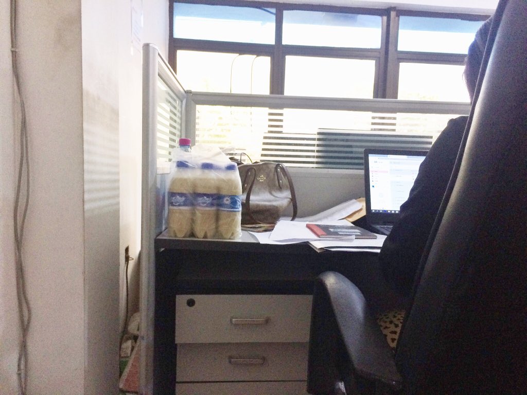captainmashke's tweet photo. We served her office, she fell in love and bought 5 to take home.
Grab a bottle now and you will fall in love too; it’s #captainicekenkey #proudlyghanaian #madeinghana #accra #madewithpassion https://t.co/tbIskczCRe