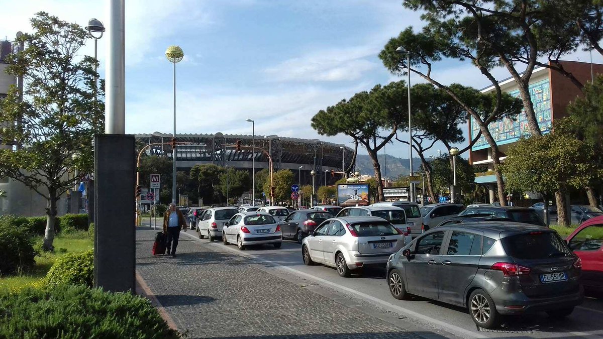 JournoDanM's tweet photo. The traffic in Naples has been bonkers since we arrived on Tuesday, but the matchday traffic outside the Stadio San Paolo is something else... #arsvsnap #EuropaLeague #NottheHollowayRoad https://t.co/n33x1Q3jWO