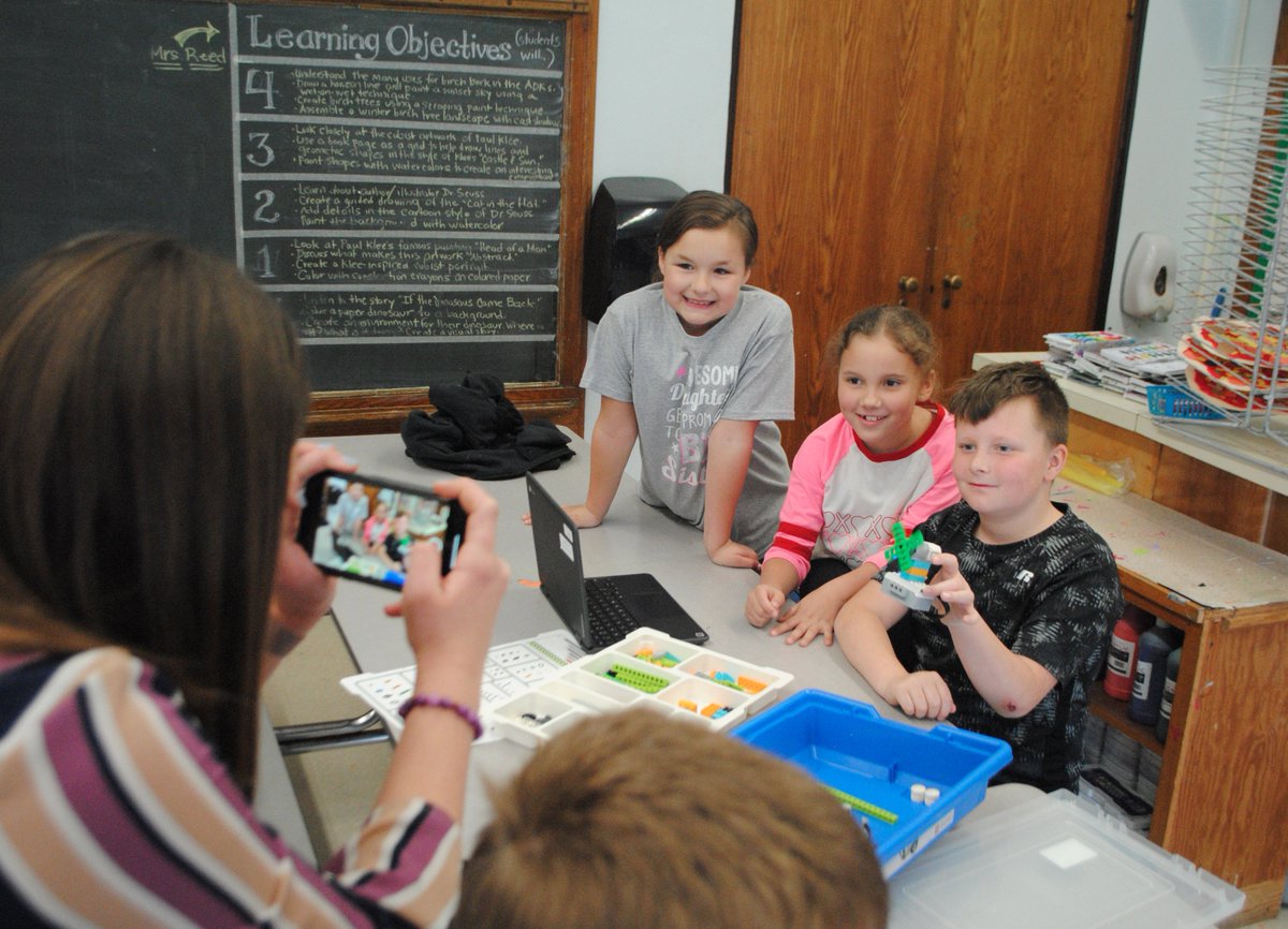 GlensFallsCSD's tweet photo. @GFtechteam's STEAM Day at Jackson Heights was a blast: discussing book characters via Google Hangout; programming Dash robots along timelines of the American Revolution; taking a Google Expedition into the Revolutionary War; building motorized Lego bots and coding them to move! https://t.co/TqD9hlOoRo
