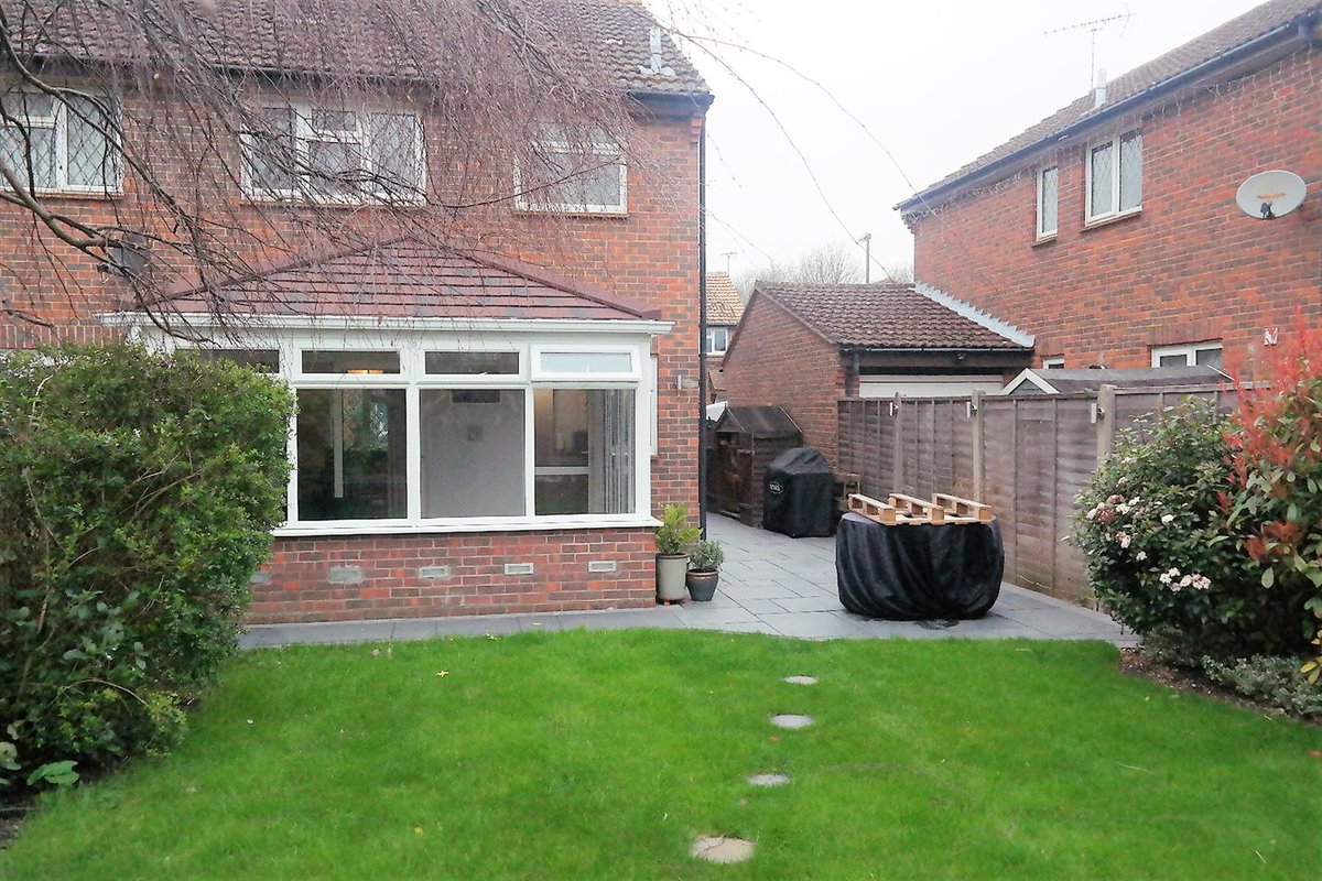SimsWilliamsEst's tweet photo. ** HALF PRICE TENANT REFERENCING FEE'S** THREE BEDROOM semi-detached #house in QUIET #CULDESAC with good access to the A259 &amp; A27. Finished to a HIGH STANDARD with OFF ROAD PARKING and PRIVATE SECURE GARDEN.https://t.co/vgwW4E3W8J https://t.co/G59ZjvKFXv