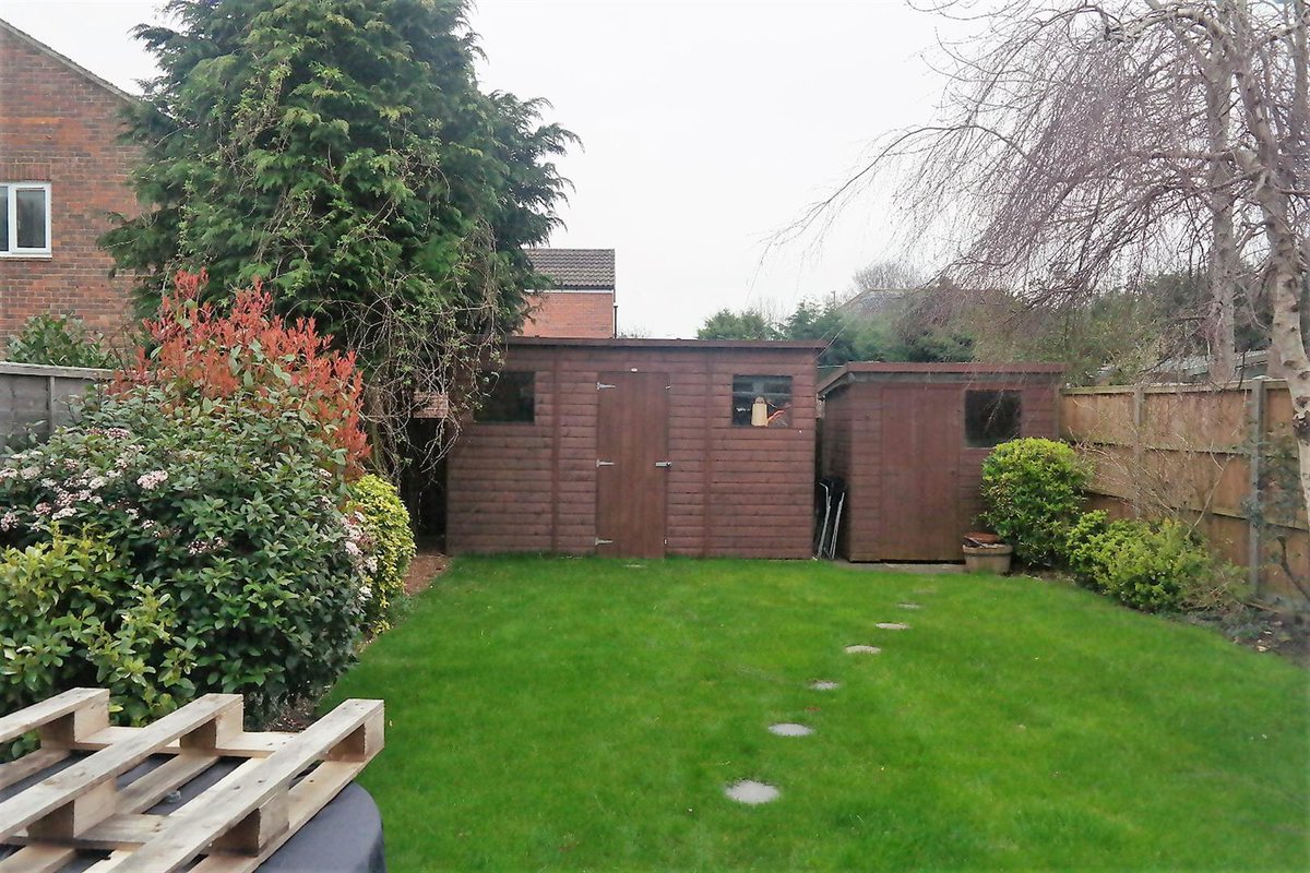 SimsWilliamsEst's tweet photo. ** HALF PRICE TENANT REFERENCING FEE'S** THREE BEDROOM semi-detached #house in QUIET #CULDESAC with good access to the A259 &amp; A27. Finished to a HIGH STANDARD with OFF ROAD PARKING and PRIVATE SECURE GARDEN.https://t.co/vgwW4E3W8J https://t.co/G59ZjvKFXv