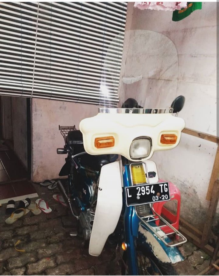 meispm's tweet photo. For Sale Yamaha V80 ori Biru . Birunya cinta~ Plat L . Stnk hilang (surat kehilangan ada) BPKB akur mesin. Pajak OFF kaleng idup. Sekali sela langsung nyala. Full accesories OP 8.5jt Nego #motorjadul #jualMotormurah #yamahaV80 #JualmotorJakarta https://t.co/zx5iIw0rLq