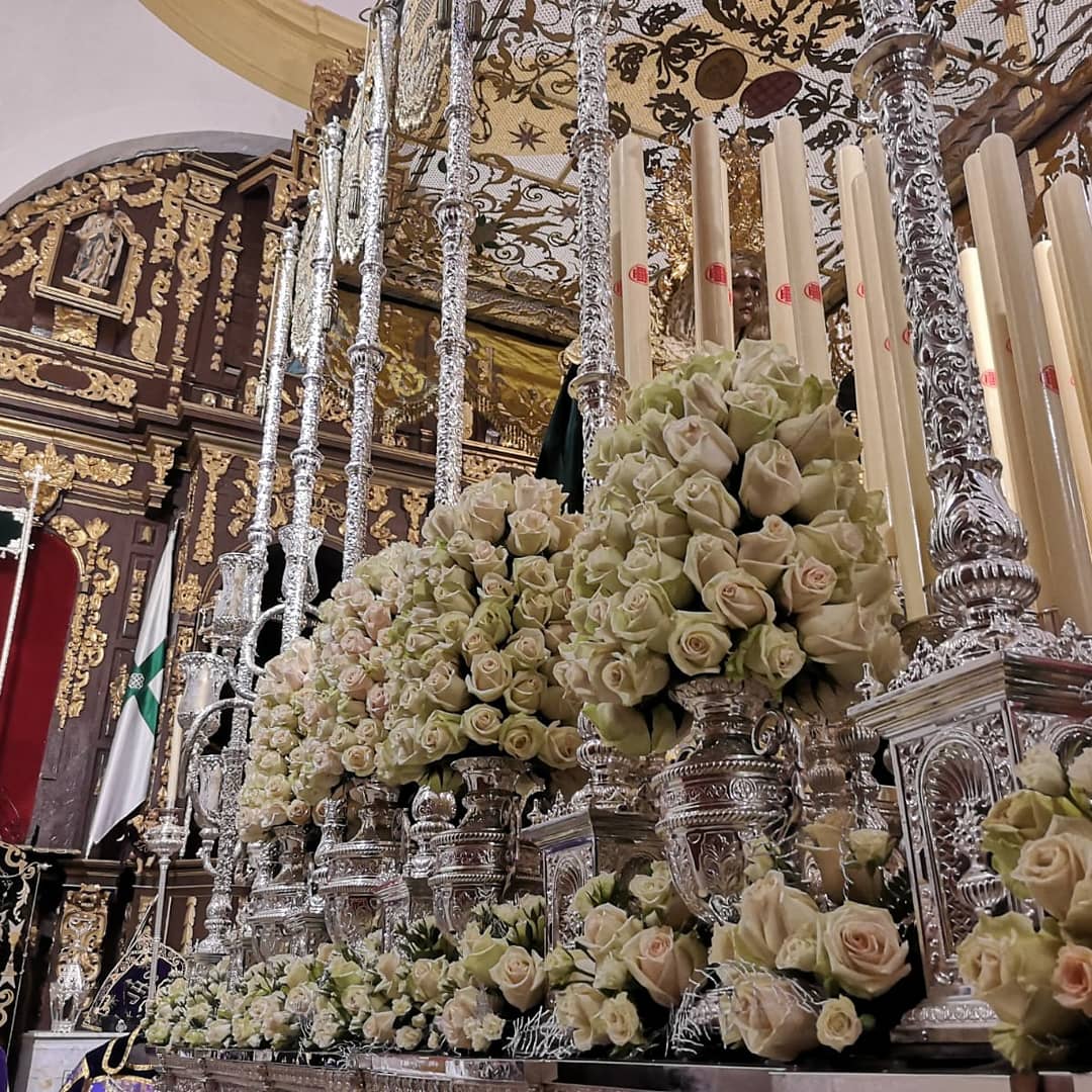 PAMFLORISTERIA's tweet photo. En Santa Ana ya se encuentra exornada por nosotros María Santísima de la Esperanza de Constantina #FloristeriaPabloMartinez

 Rosas Champán y rosas de pitimini componen el exorno floral https://t.co/2kHC6kXtsa