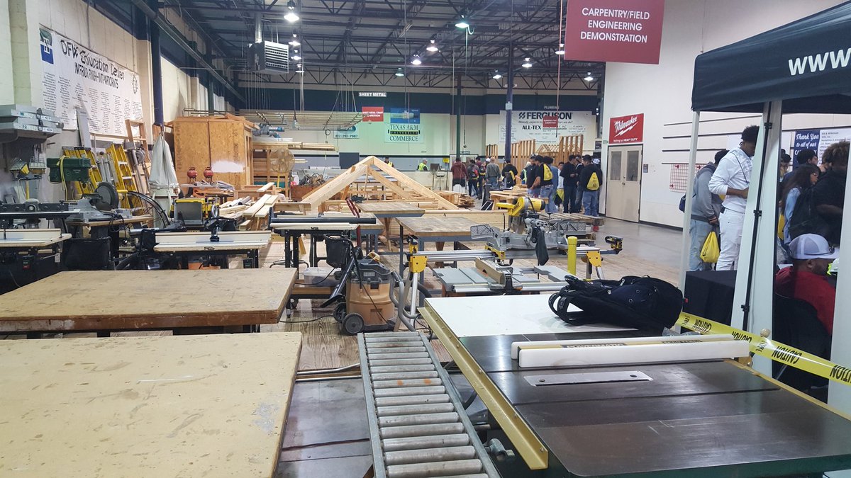 LWISD_CTE's tweet photo. .@LWISD_CTE students at Costruction Education Foundation day. Networking with DFW contractors. @LakeWorthHS @LakeWorthISD #construction #welding https://t.co/joqGXjZoPe