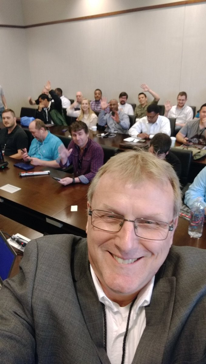 RogerCreasy's tweet image. Packed room for my #LinuxForDevs talk at #opensource101