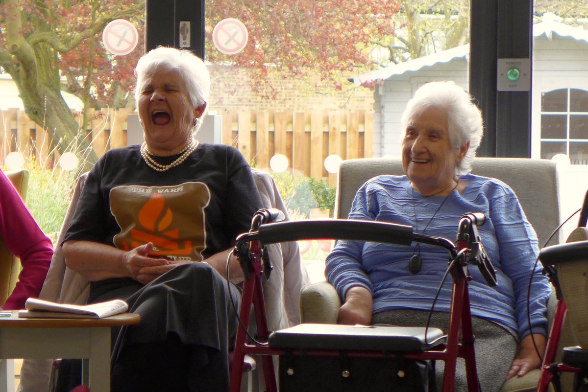 WarmToastyClub's tweet photo. Our happiness exchange #MemoryAfternoons Funded by @TNLComFund #peoplesprojects @Snippetcuts @JeanetteLark We chatted, we google and we were entertained by #LorraineWilburFrancis on Harp #IanFulcher on keyboard & #AnnaBruce sang a specially commissioned #MemorySong Happy Days https://t.co/ECrJVSld4s
