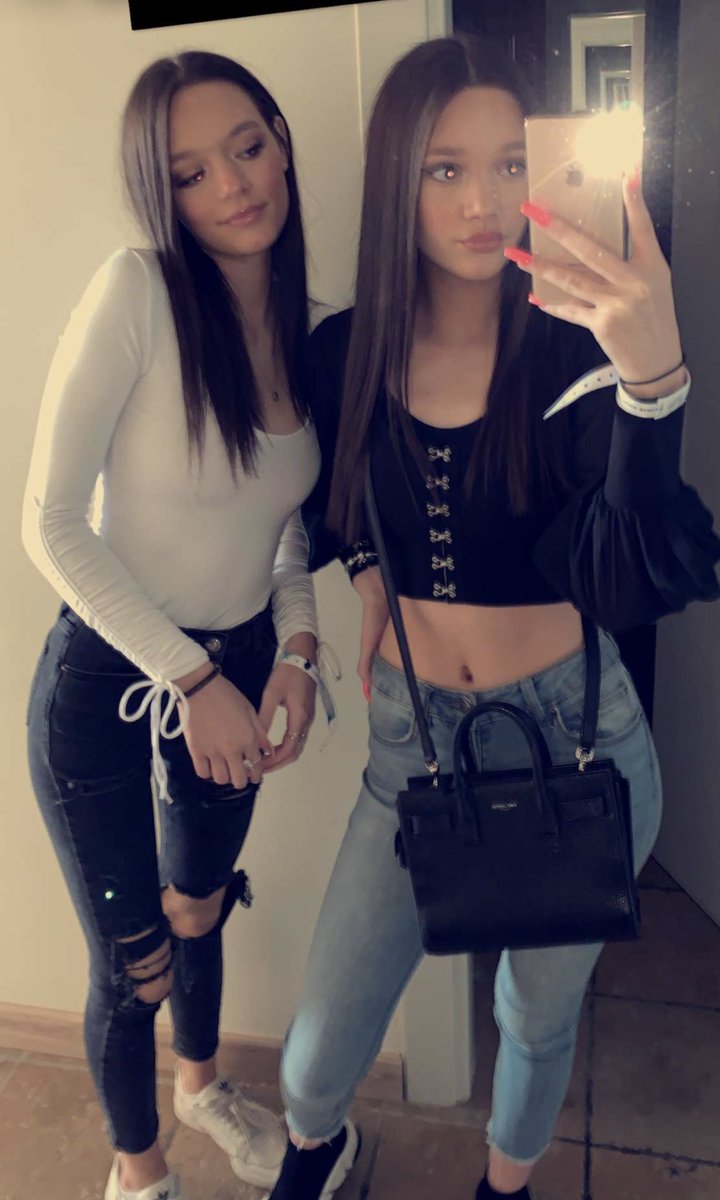 phoebetomlinx's tweet photo. twinny https://t.co/swNGA7inHG