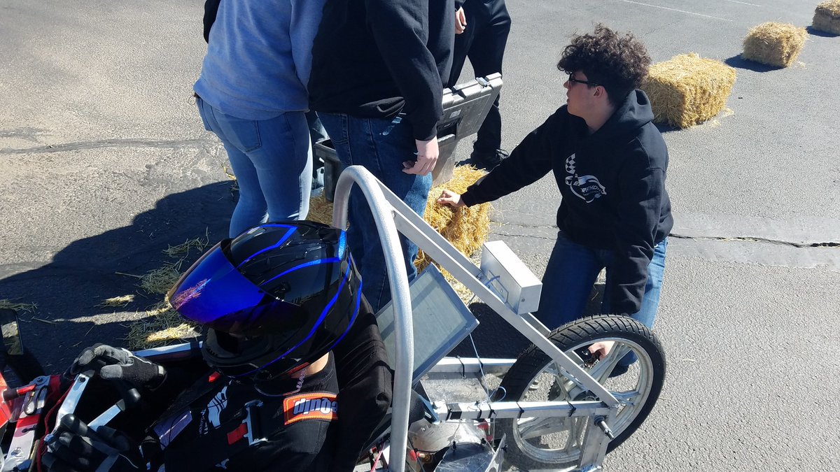 EdmondsonAndrew's tweet photo. At our first race in Hoisington. #electeicvehicle #engineeringeducation #PBL https://t.co/lEigSZfC6I