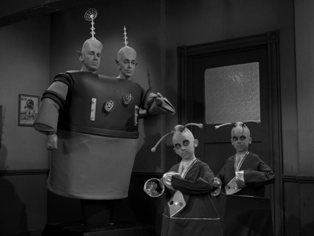 This week on Anthology not only do I review Mr. Dingle, The Strong from #TheTwilightZone season 2. I also share my quick thoughts on #ScienceFictionTheatre's first ep from 1955. anthologypod.com/2019/04/18/052/