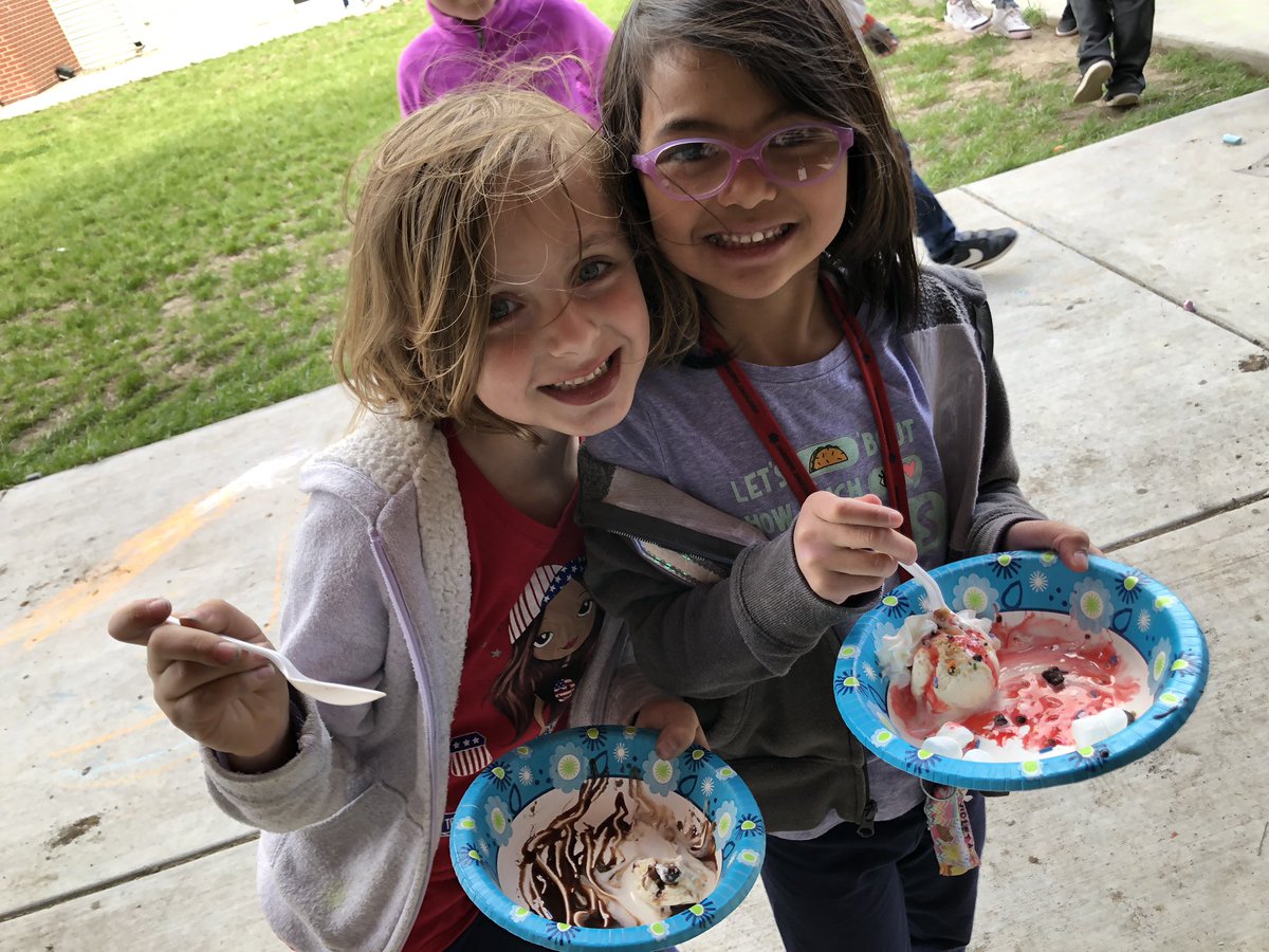 tongie_teach's tweet photo. Ice cream celebration to end assessment season! #4thgradebuddies #Jardine501 #WeAreTPS @kerickson44 https://t.co/8wGJ0hMBhv