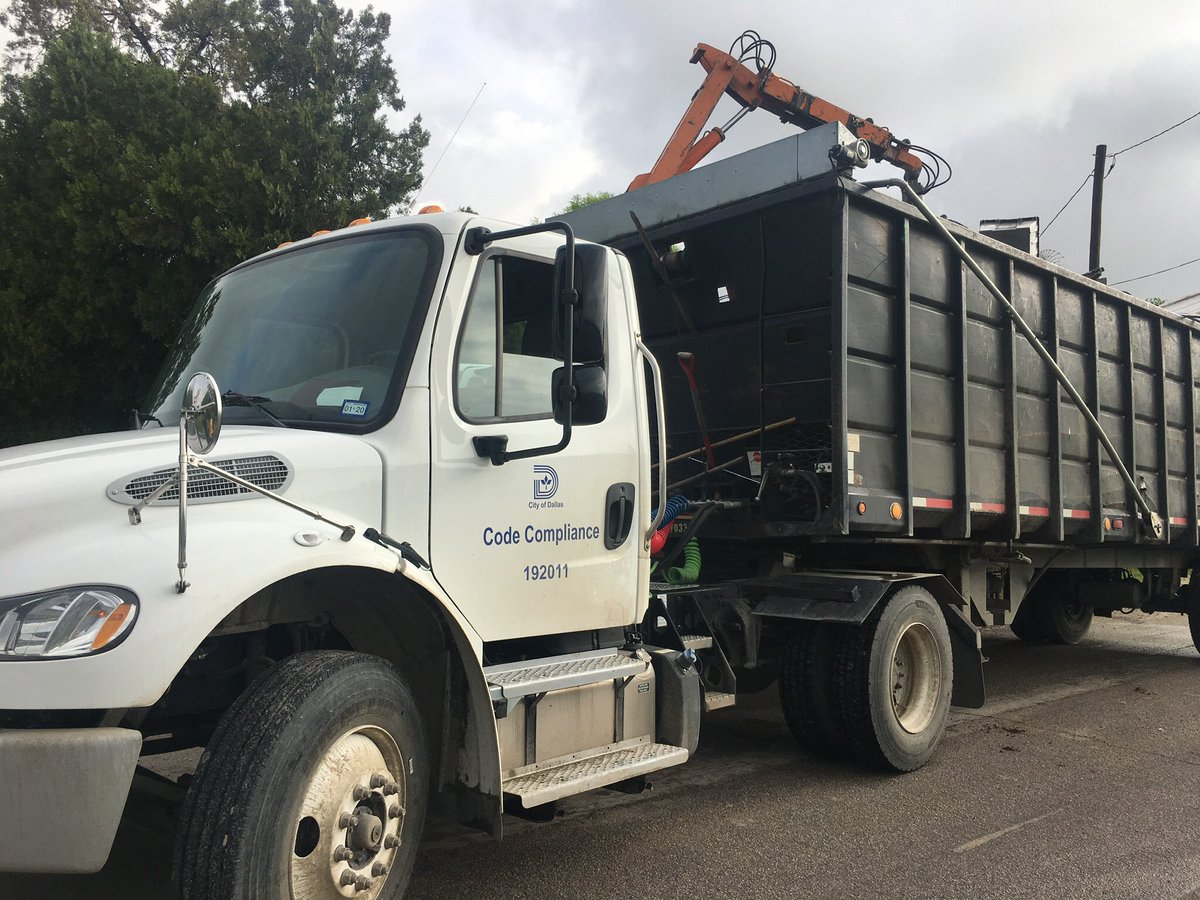 pargas8001's tweet photo. Cleaning our West Dallas Community begins with US, can’t wait for anyone #THANKSCODE @SheldonHSmith1 @SherriDPD @Michelara @VoteOmarNarvaez @DPDMartinez @CityOfDallas @JoliDPD @dallascitycode @DPDCA @TheVHobbs @DPDVolunteers @ChiefHallDPD https://t.co/lO8zuoHhSD