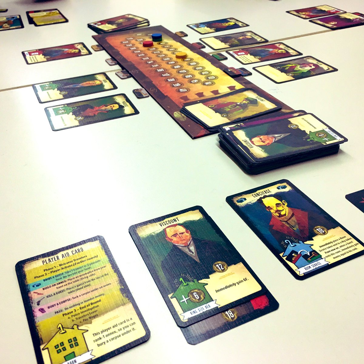 What a nice game! Tried #thebloodyinn today and really loved it. From the mechanics to the artwork - have to get my own copy! 😊