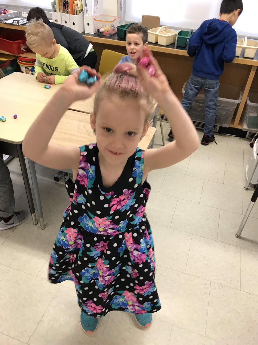 MsBucknamsClass's tweet photo. Painting and hunting for Easter eggs! https://t.co/nsPO4k6cdt
