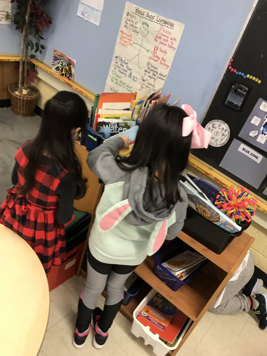 MsBucknamsClass's tweet photo. Painting and hunting for Easter eggs! https://t.co/nsPO4k6cdt