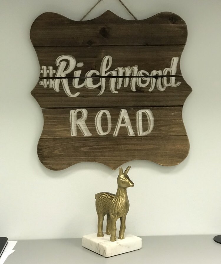 smallbizepp's tweet photo. Where will LINDA the Llama go next?? My bets are on RR! #welovecru #lifeatatt #gettinbizzy ๐ฆ๐ฆ#travelingllama @Amy__Smith1 @ATTaKKpack @costelloatt https://t.co/PBNgV6DdY9