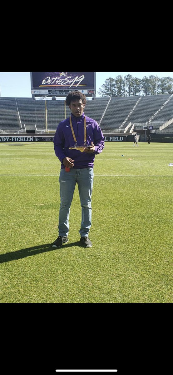 iamdaydayiv's tweet photo. 200% Committed💛💜 @CoachLynchLDI @ECUCoachHouston https://t.co/CdkwXLtjP4